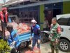 Babinsa Dampingi distribusi Logistik Korban Pergerakan Tanah