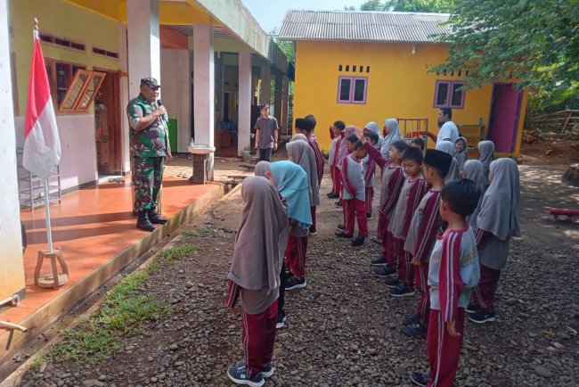 Batuud Koramil 09 Susukan Berikan Ilmu Pbb Di Mi Insani Rabani