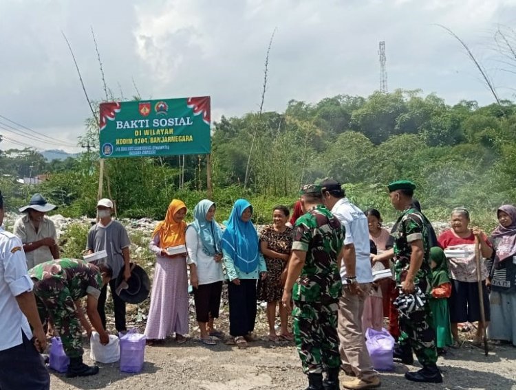 Kapten Inf Asep Zaenal dan Anggota Gerebek TPA Sampah Di Desa Karangjati