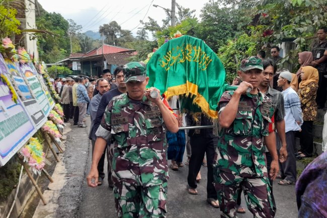 Kehadiran Babinsa dalam Pemakaman Warga Menunjukkan Empati dan Kepedulian