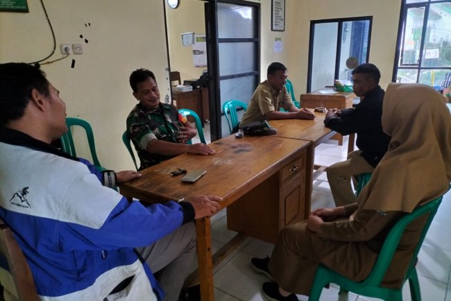 Pererat Sinergitas, Babinsa Komsos Dengan Perangkat Desa