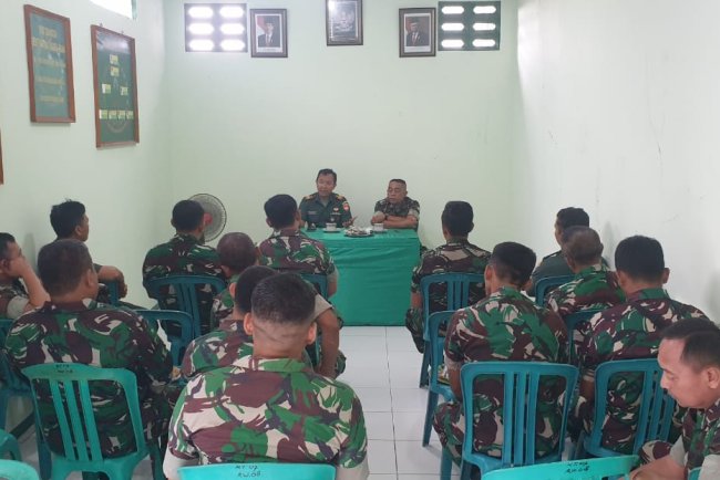 PENGARAHAN KOMANDAN KORAMIL BERIKAN MOTIVASI DAN EVALUASI KEPADA ANGGOTA