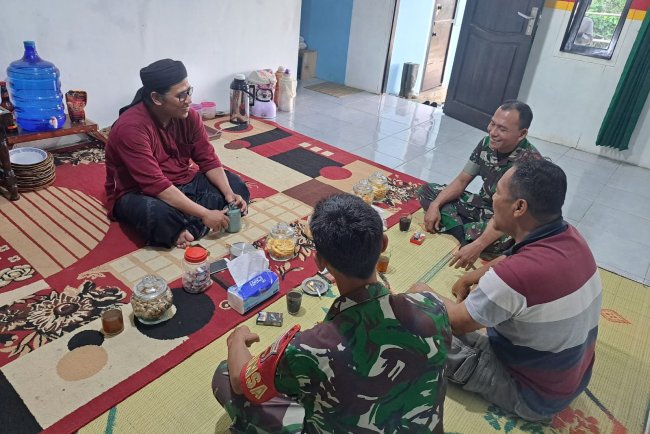 Jalin Silaturahmi Dengan Tokoh Agama, Babinsa Kunjung Pengasuh PP Rogo Jembangan