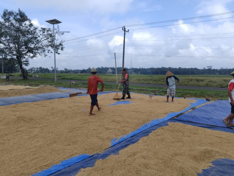 BABINSA SELALU BERSAMA WARGA MASYARAKAT DESA BINAAN