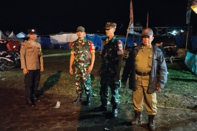 Patroli Malam Babinsa Bersama Bhabinkamtibmas  Wujud TNI-POLRI Hadir di Tengah Masyarakat