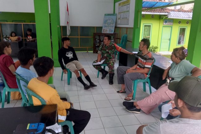 HADAPI JAMBORE,BABINSA BERIKAN MATERI PADA SATLINMAS BINAANNYA 