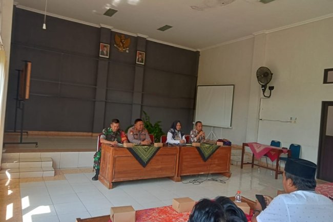 Babinsa Koramil 14/Mardukara Hadiri Sosialisasi Pilkades Damai