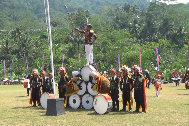 Drum Band Pancabakti Meriahkan Pembukaan TMMD di Desa Sijenggung