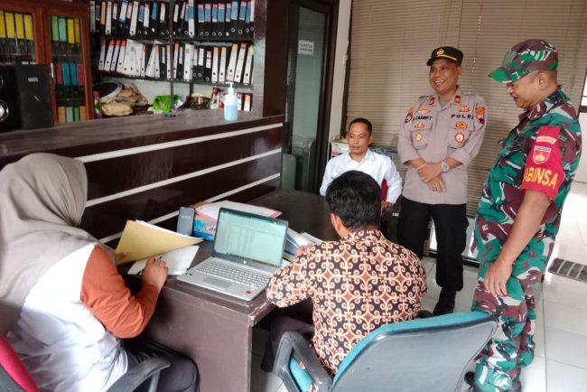 Babinsa Laksanakan Pendampingan Sekaligus Pemantauan Tes Wawancara Anggota PPS