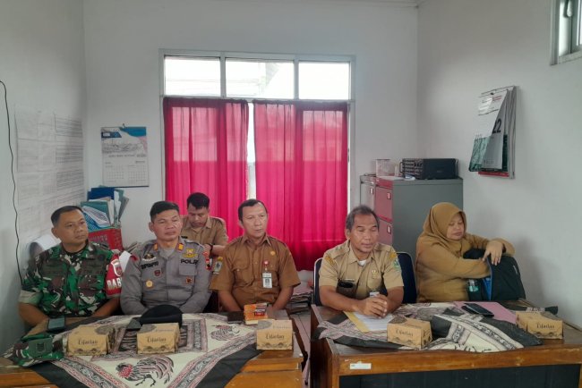 Mewakili Danramil Serma Sujatnoto Hadiri Sosialisasikan Atas Kebakaran Los B Pasar Karangkobar