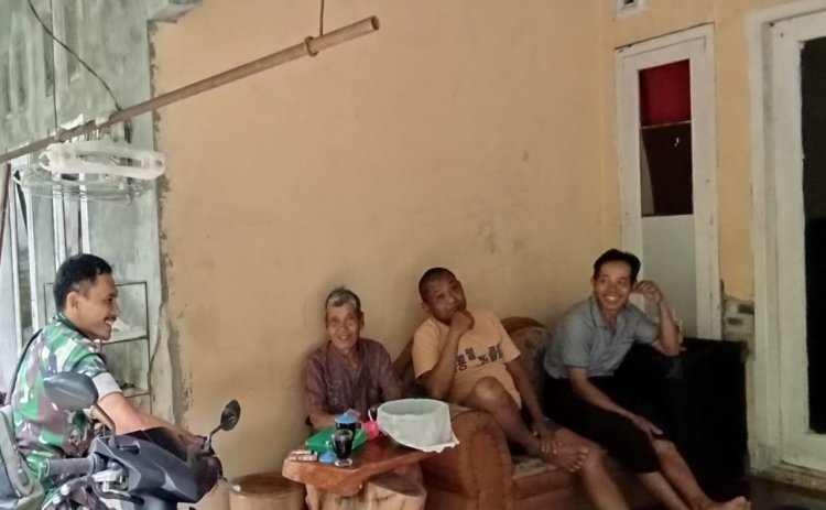 Guna Jalin Silaturahmi Dan Cari Informasi, Babinsa 01 Melaksanakan Komsos 