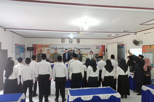 PELTU SAKHURI MENGHADIRI  PELANTIKAN PEMBEKALAN PANWASLU  DESA 