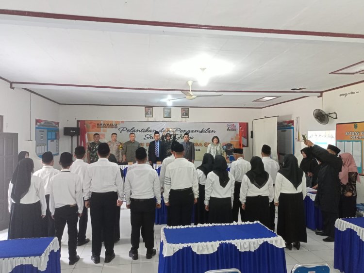 PELTU SAKHURI MENGHADIRI  PELANTIKAN PEMBEKALAN PANWASLU  DESA 