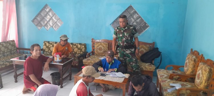 Pembayaran PBB, Danpos Komsos Dengan Perangkat Serta Warga