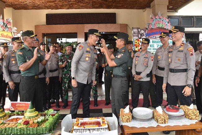 Dandim Banjarnegara Berikan Ucapan Selamat HUT Bhayangkara ke-78