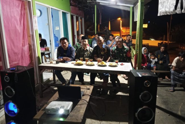 Meningkatkan Sinergitas Tni Polri, Posramil Dan Polsek Mengadakan Nonton Bareng Pagelaran Wayang Kulit