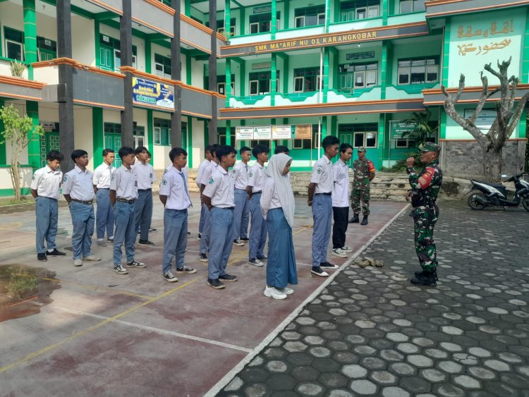 Bentuk Mental Dan Karakter Siswa Babinsa Berikan Pelatihan PBB