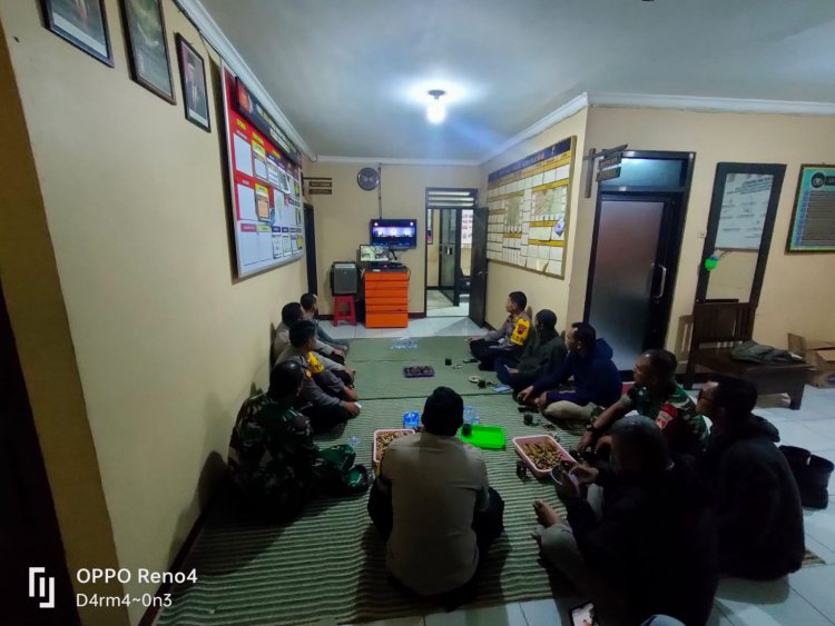 Mewakili Danramil Babinsa Nobar Pagelaran Wayang Kulit Dalam Rangka HUT Bhayangkara Ke 78