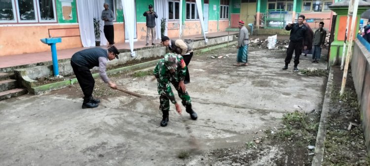 Wujudkan Lingkungan Bersih Babinsa Kerja Bakti Bersama Warga Binaan 