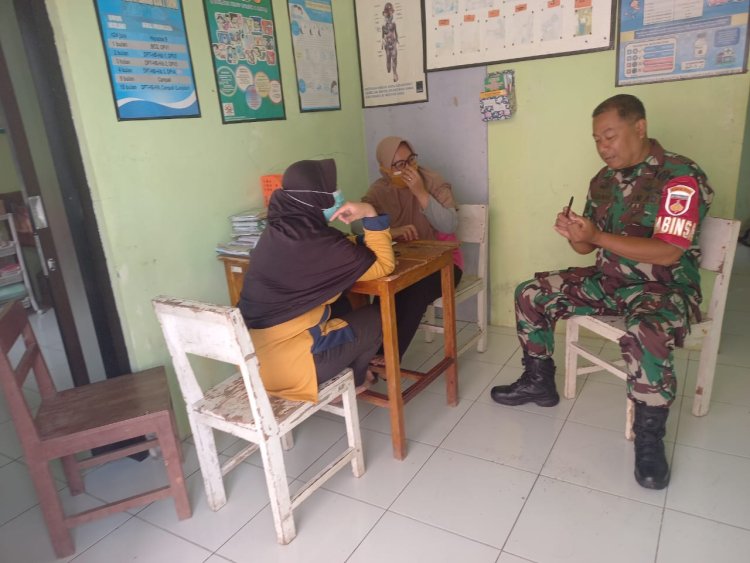 Wujudkan Wilayah Yang Sehat Babinsa Karangkobar Komsos Dengan Bidan Desa