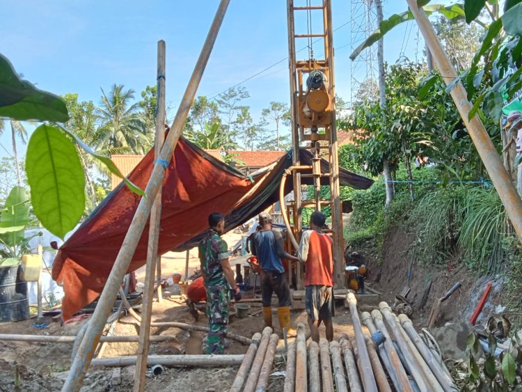 Babinsa Melaksanakan Pendampingan Dan Monitoring Pembuatan Sumur Bor