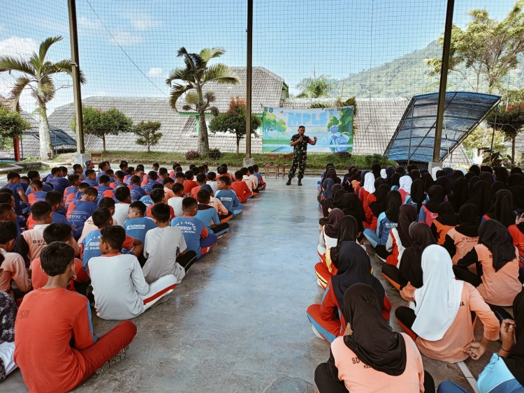 BABINSA MELATIH PBB DALAM MPLS  SMP N 4 KALIBENING