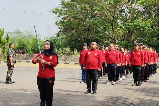 Dampingi Kegiatan Masyarakat Sambut Agustusan,Babinsa Selalu Hadir Di Tengah Masyarakat