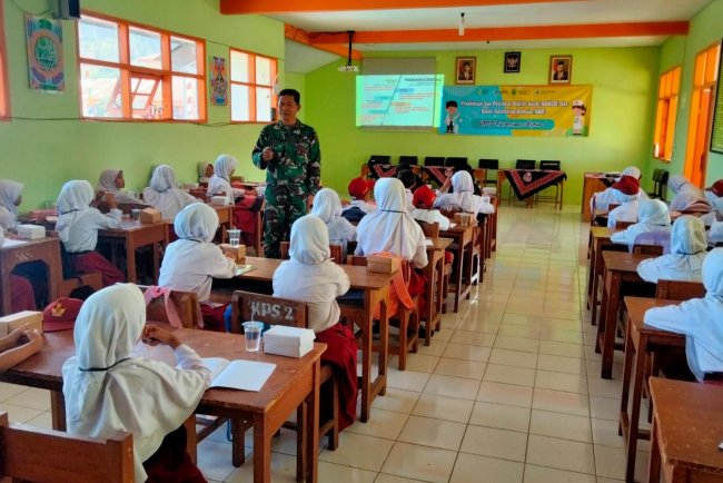 Danramil Batur Tanamkan Wawasan Kebangsaan pada Calon Dokter Kecil