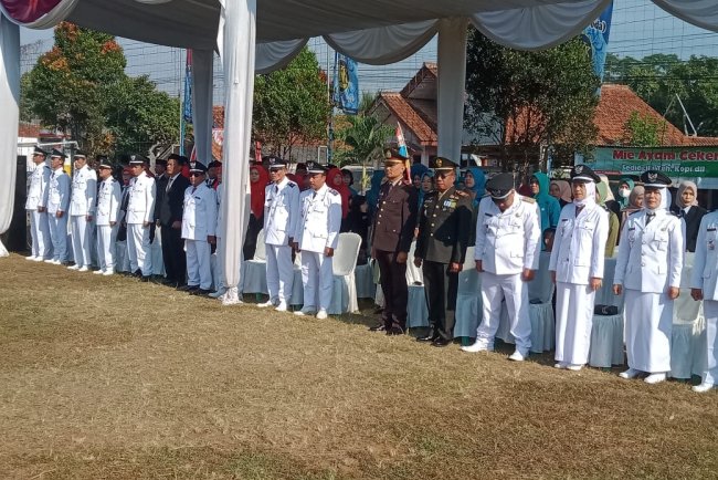 Danramil 13/Banjarmangu Hadir dan Ikuti Upacara HUT RI ke-79  Kecamatan Banjarmangu