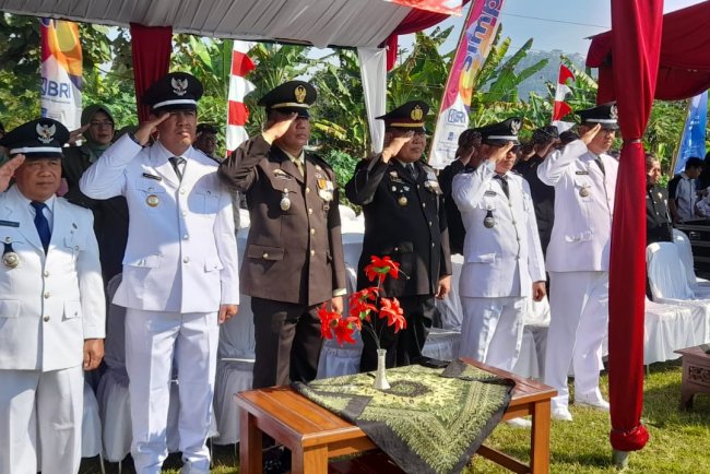 Danramil Madukara Ikuti Upacara Hut Kemerdekaan Ri Ke 79