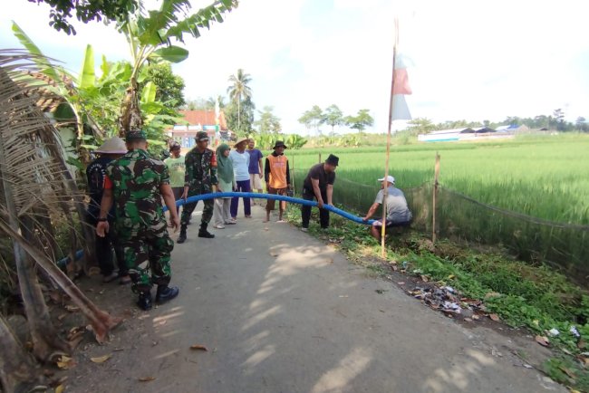 Sukseskan Ketahanan Pangan Danramil Dampingi Uji Coba Pompa Air Bantuan Kementan