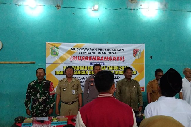 Mewakili Danramil Babinsa Bersama Bhabinkamtibmas Hadiri Musrenbangdes Desa Karangkobar