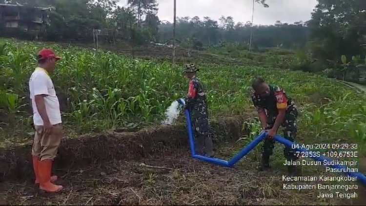 Sukseskan Ketahanan Pangan Babinsa Dampingi PPL dan Poktan Uji Coba Pompa Air Bantuan Kementan