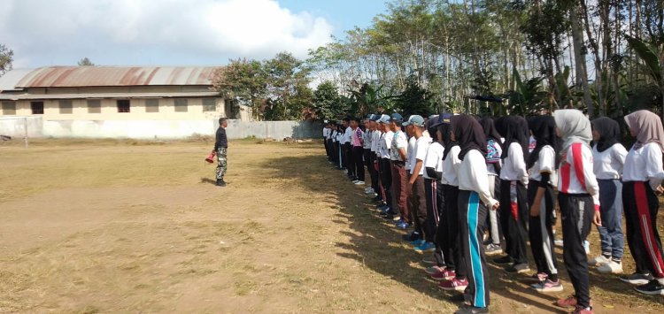 DALAM RANGKA MERIAHKAN HUT RI KE-79 BABINSA LATIH PASKIBRA KECAMATAN