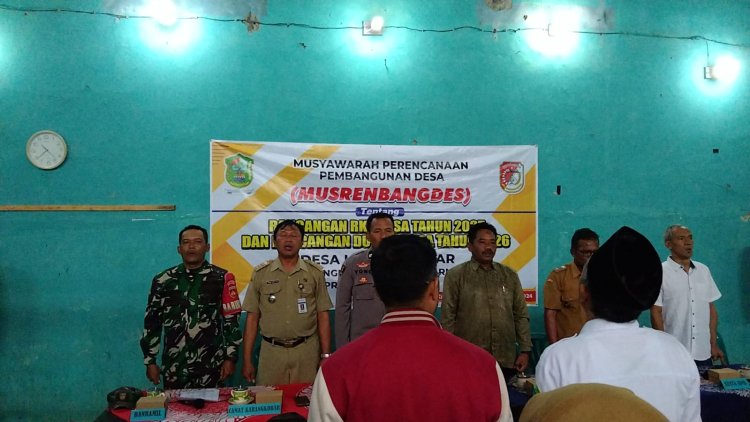 Mewakili Danramil Babinsa Bersama Bhabinkamtibmas Hadiri Musrenbangdes Desa Karangkobar