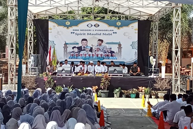 Tingkatkan Silaturahmi, Babinsa Hadiri Maulid Nabi Muhammad SAW di Wilayah Binaan