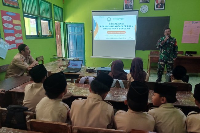 Babinsa Koramil 11/Punggelan Berikan Wasbang dan Latihan PBB Dasar