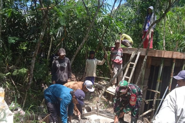 Babinsa Dampingi Program Irigasi Perpompaan Bersama Kelompok Tani