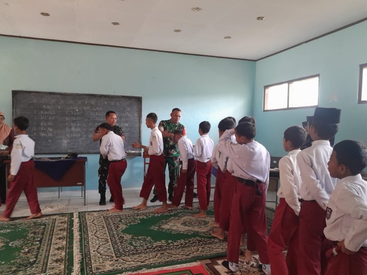 Sampaikan Materi Wasbang, Danramil 04/Karangkobar Ke SD Negeri 3 Ambal