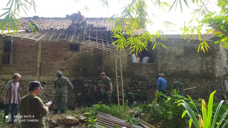 Danramil 01 Banjarnegara Hadiri Pembongkaran RTLH di Kelurahan Kutabanjarnegara oleh BAZNAS