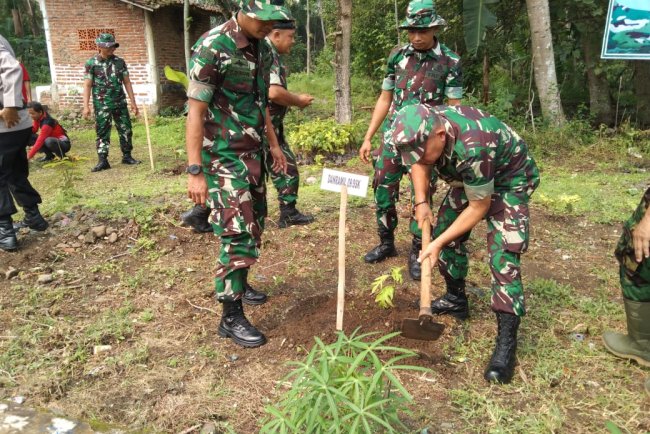 DANRAMIL 09 SUSUKAN BERSAMA ANGGOTA BERSATU DENGAN ALAM LAKSANAKAN PENGHIJAWAN