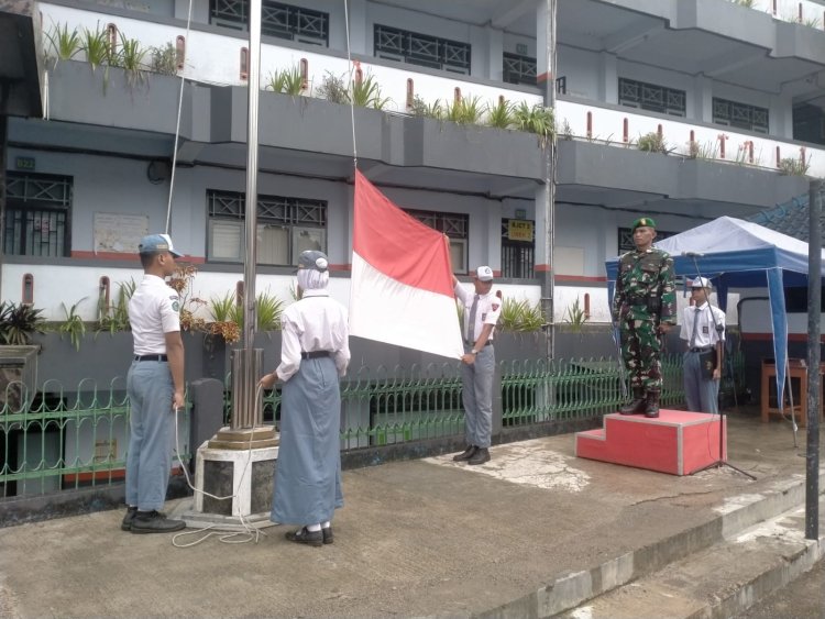 Menjadi Irup Di Smk 2 Cokroaminoto, Babinsa Berikan Materi Wasbang, Patriotisme Dan Cinta Tanah Air