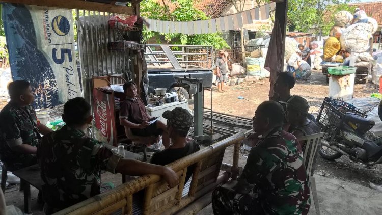 Babinsa Selalu Komunikasi Bersama Warga Di Desa Binaan