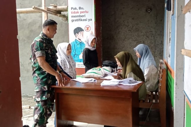 Babinsa Melaksanakan Pendampingan Penyaluran Beras Ke Warga Binaan