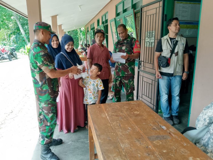 Babinsa Gumelem Kulon Dampingi Penyaluran Bansos Penerima PKH