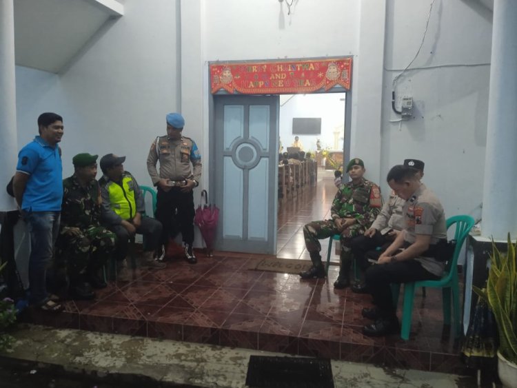 Babinsa Koramil 07 Mandiraja Laksanakan Pengamanan Natal di Gereja Santo Mikael