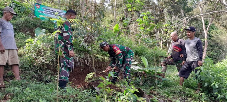 Koramil 12 Sigaluh Bersama  Warga Binaan Laksanakan Penghijauan