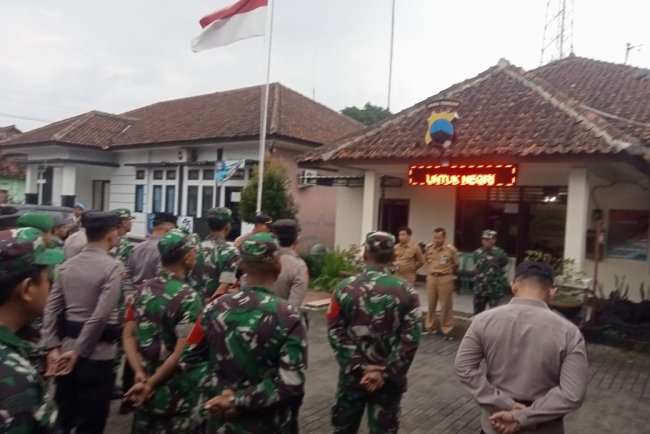 Sinegritas  Koramil Mandiraja  Dan Polsek Gelar Apel Siaga Menjelang Malam Tahun Baru 2025