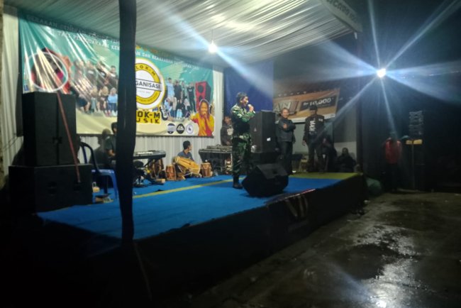 Babinsa selalu bersama Warga Desa Kemranggon Senang menantikan Momen Tahun Baru 2025