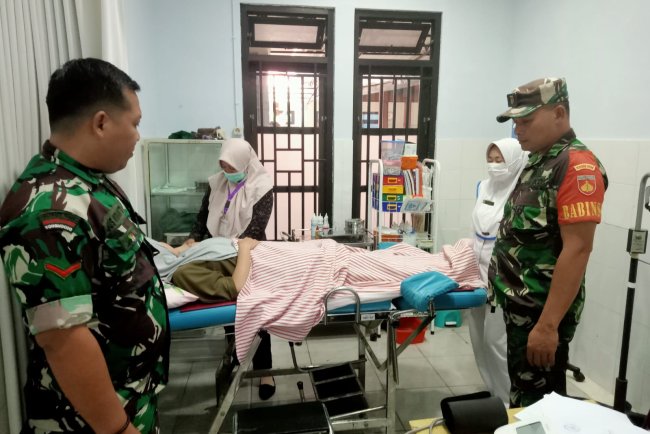 Dukung Program Pemerintah Babinsa Dampingi Kegiatan Pelayanan KB Di Puskesmas Karangkobar